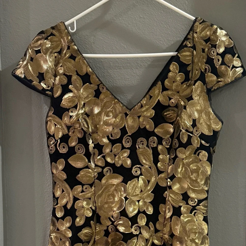 Adrianna Papell Black Velvet Gold Sequins Cocktail Dress - Picture 4 of 6